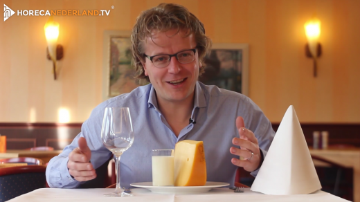 Waarom is Nederland een zuivelland? Nederland staat wereldwijd bekend om zijn kaas, melk en andere zuivelproducten, maar waarom is dat?